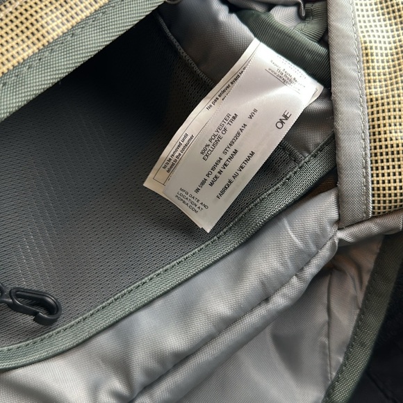 Vintage Patagonia Black Hole Messenger Laptop Bag Cross Body Green Reflective - Picture 9 of 14